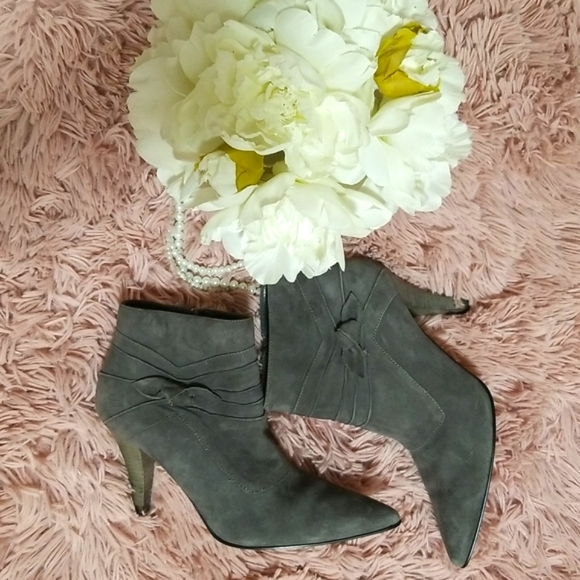 Sam & Libby (Philipa) Gray Suede Leather Ankle Heeled Boots Size 6 1/2 M - Picture 1 of 13